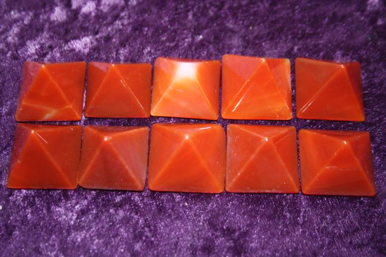 Pyramid 20mm - Carnelian